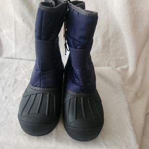 Snow boots